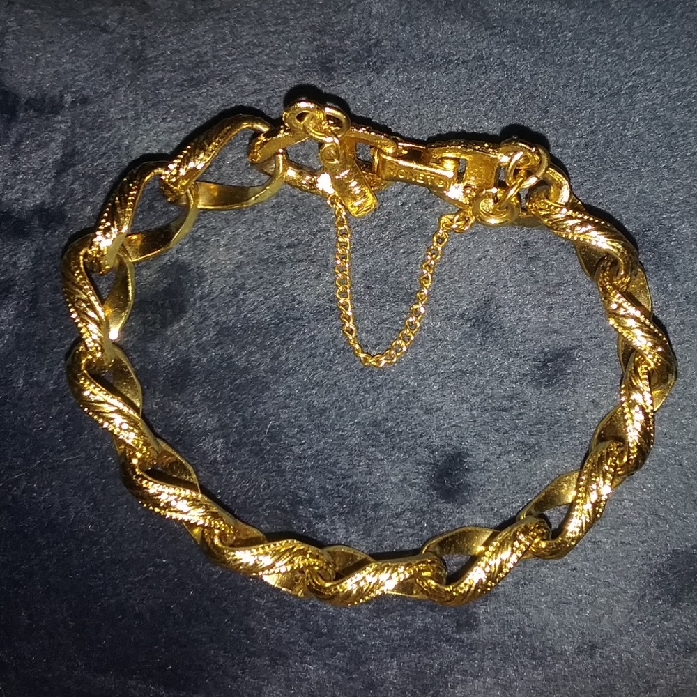 STUNNING Monet Vintage Gold Chain Link Bracelet